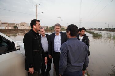 بسیج سازمان آب و برق خوزستان برای دفع آب های سطحی