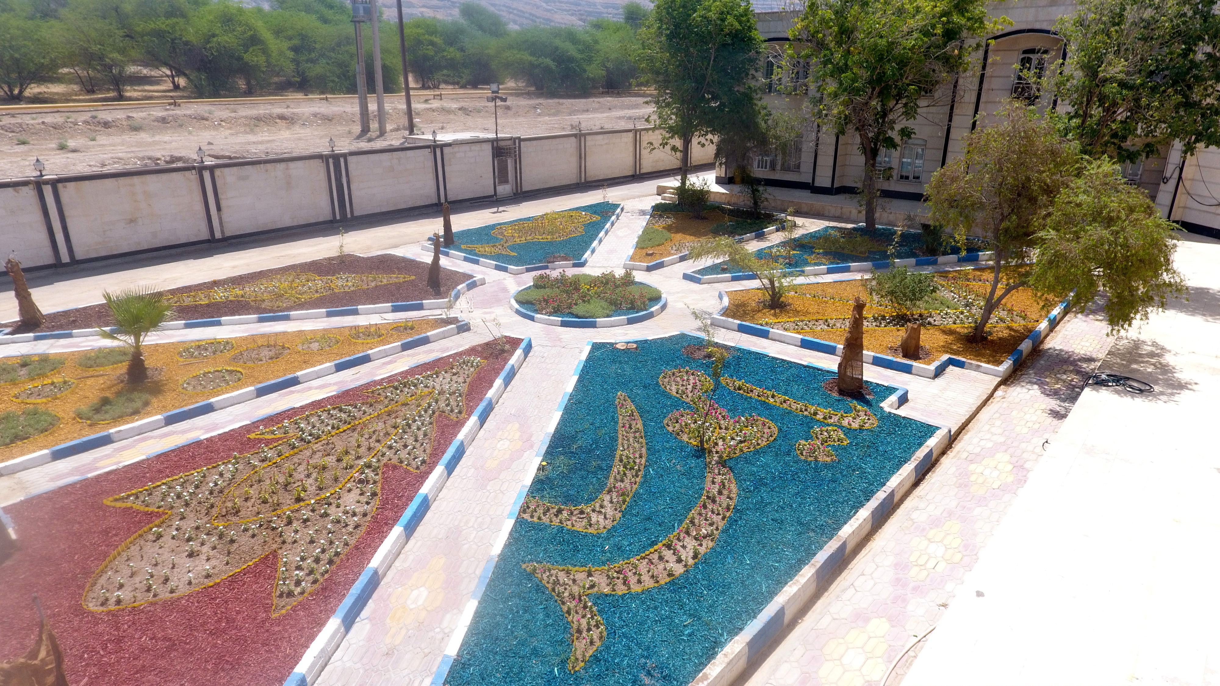 بهسازی  فضای  سبز شرکت  بهره برداری از  شبکه های آبیاری زهره و جراحی