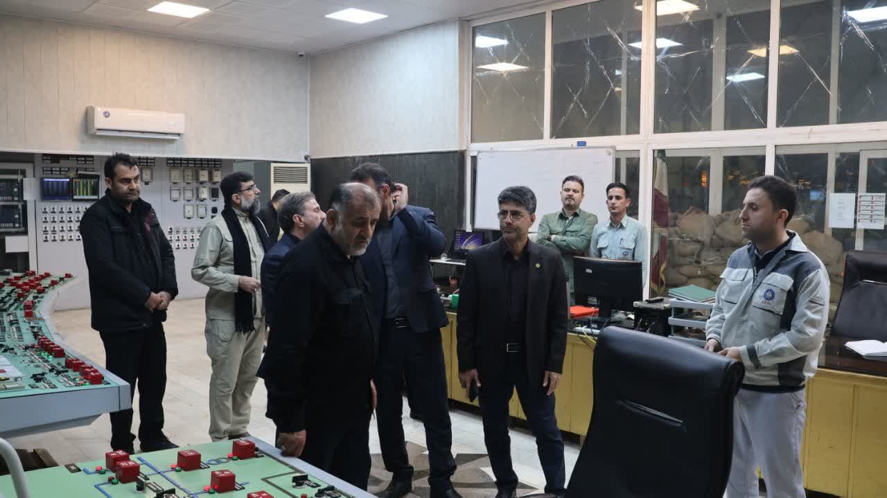 بازدید شبانه مدیر عامل سازمان آب و برق خوزستان از نیروگاه‌های استان/ قدردانی از تلاش بی‌وقفه کارکنان