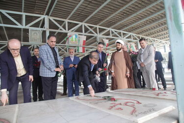 پاسداشت روز شهید با حضور مقامات سازمان آب و برق خوزستان در گلزار شهدای اهواز