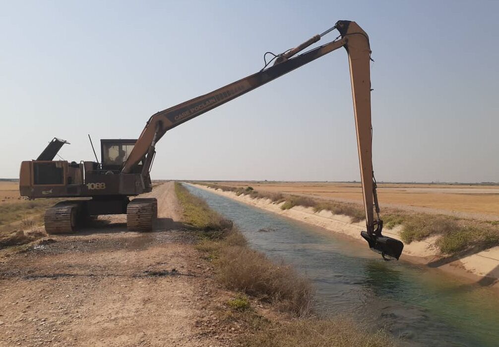 لایروبی کانال غربی میاناب آغاز شد