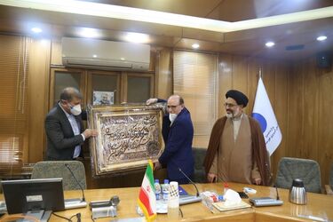 تقدیر از 2 همکار بازنشسته سازمان آب و برق خوزستان