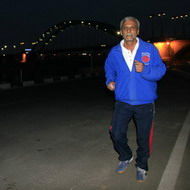 کارمند سازمان آب و برق خوزستان به مناسبت ۲۲ بهمن، ۲۲ کیلومتر دوید