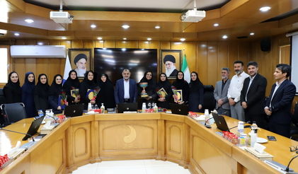 تیم شنای بانوان سازمان آب و برق خوزستان مورد تقدیر مدیرعامل قرار گرفت