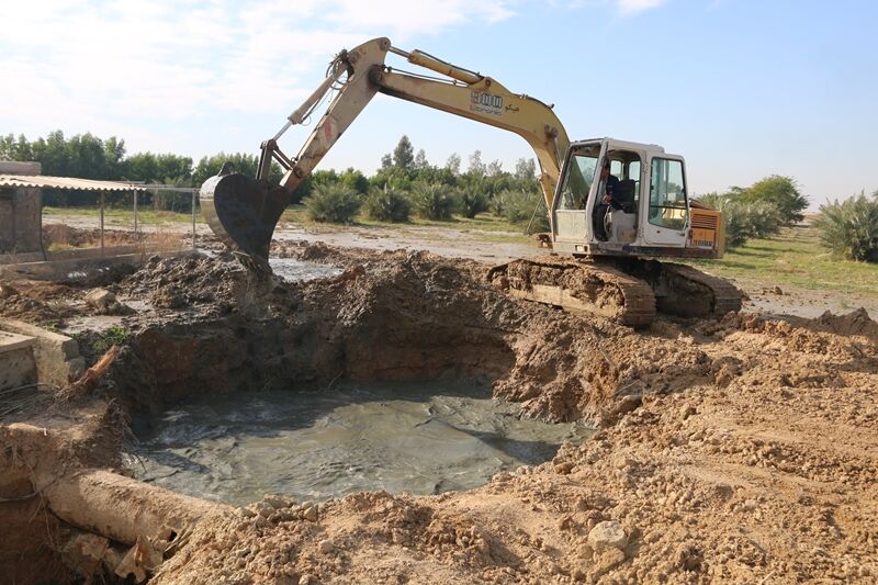  لایروبی مخازن ذخیره آب شرب چم خلف در شهرستان هندیجان