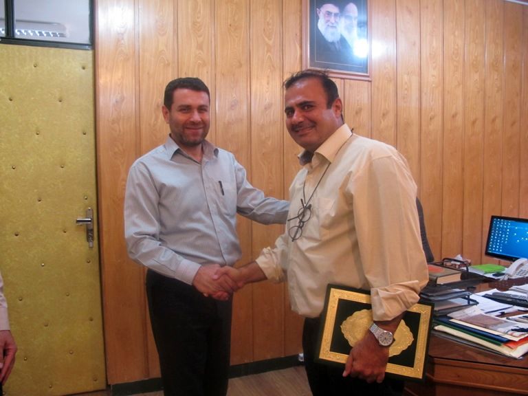 تجلیل مدیرعامل سد و نیروگاه شهید عباسپور از همکارآزاده سرافراز هشت سال دفاع مقدس