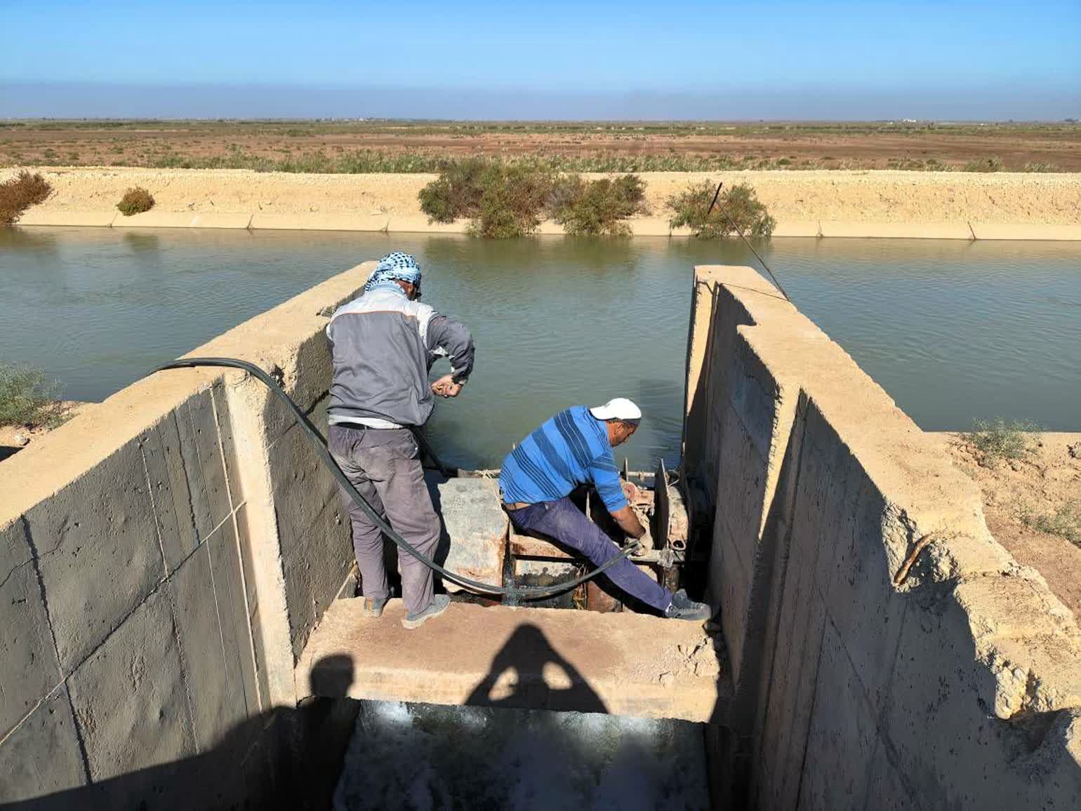 عملیات انسداد سردهانه کانال های شبکه آبیاری کوت انجام شد