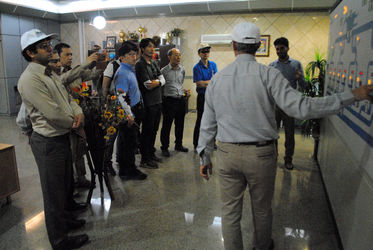 بازدید نمایندگان یک شرکت کره ای از سد و نیروگاه کارون