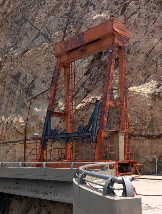 عملیات تعمیر اساسی کرن تاج سد نیروگاه دوم سد شهید عباسپور