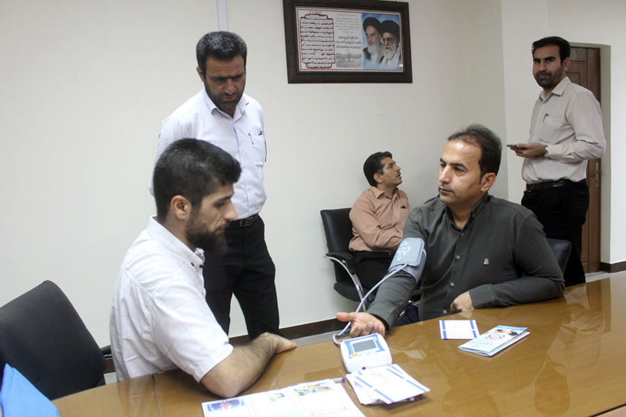 طرح بسیج ملی کنترل فشار خون در شرکت آبیاری کارون بزرگ برگزار شد