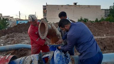 بسیج شرکت آب جنوب شرق در کمک رسانی به شهرستان کارون