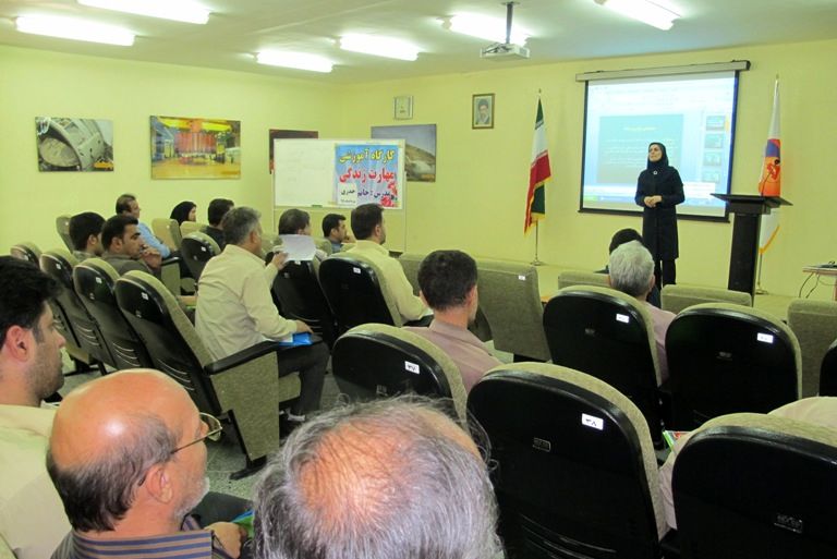 برگزاری سمینار اعتیاد و مشکلات اجتماعی ناشی از آن در سد و نیروگاه شهید عباسپور