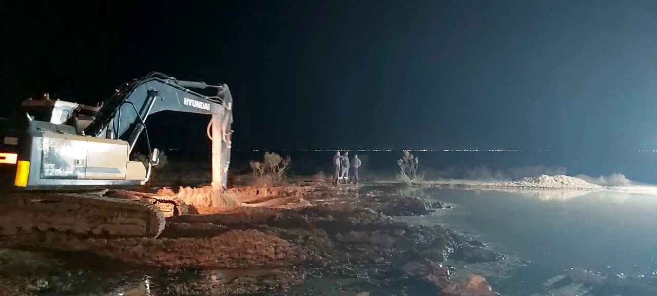 تعمیر شکستگی خط لوله ۹۰۰ میلی متری آبرسانی امیدیه یک