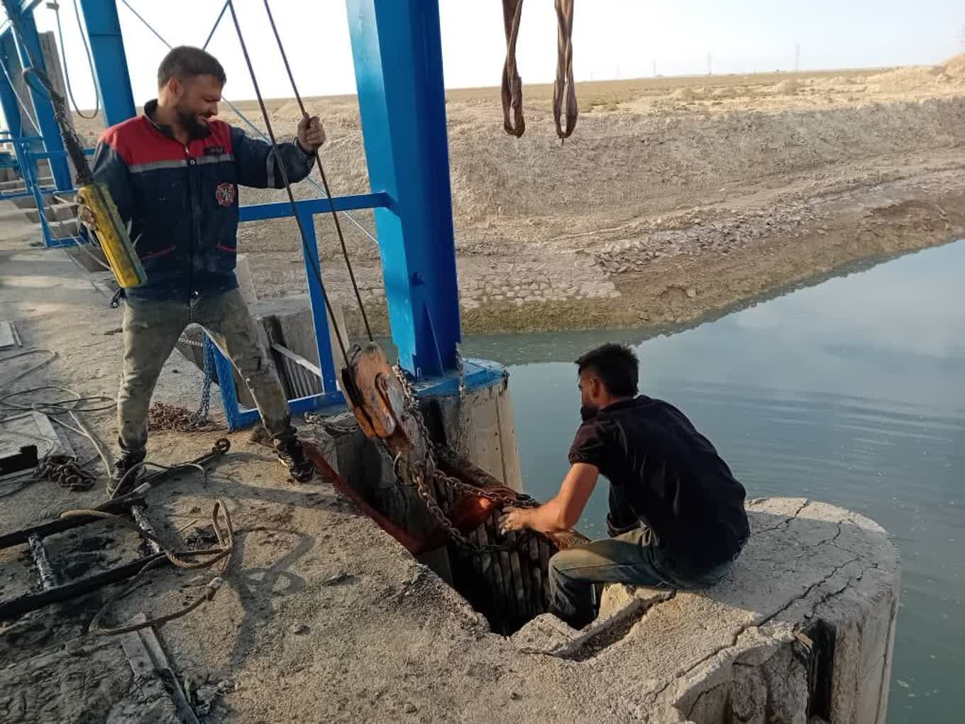 اتمام تعمیر دریچه های آشغالگیر ایستگاه پمپاژ RMD هندیجان 