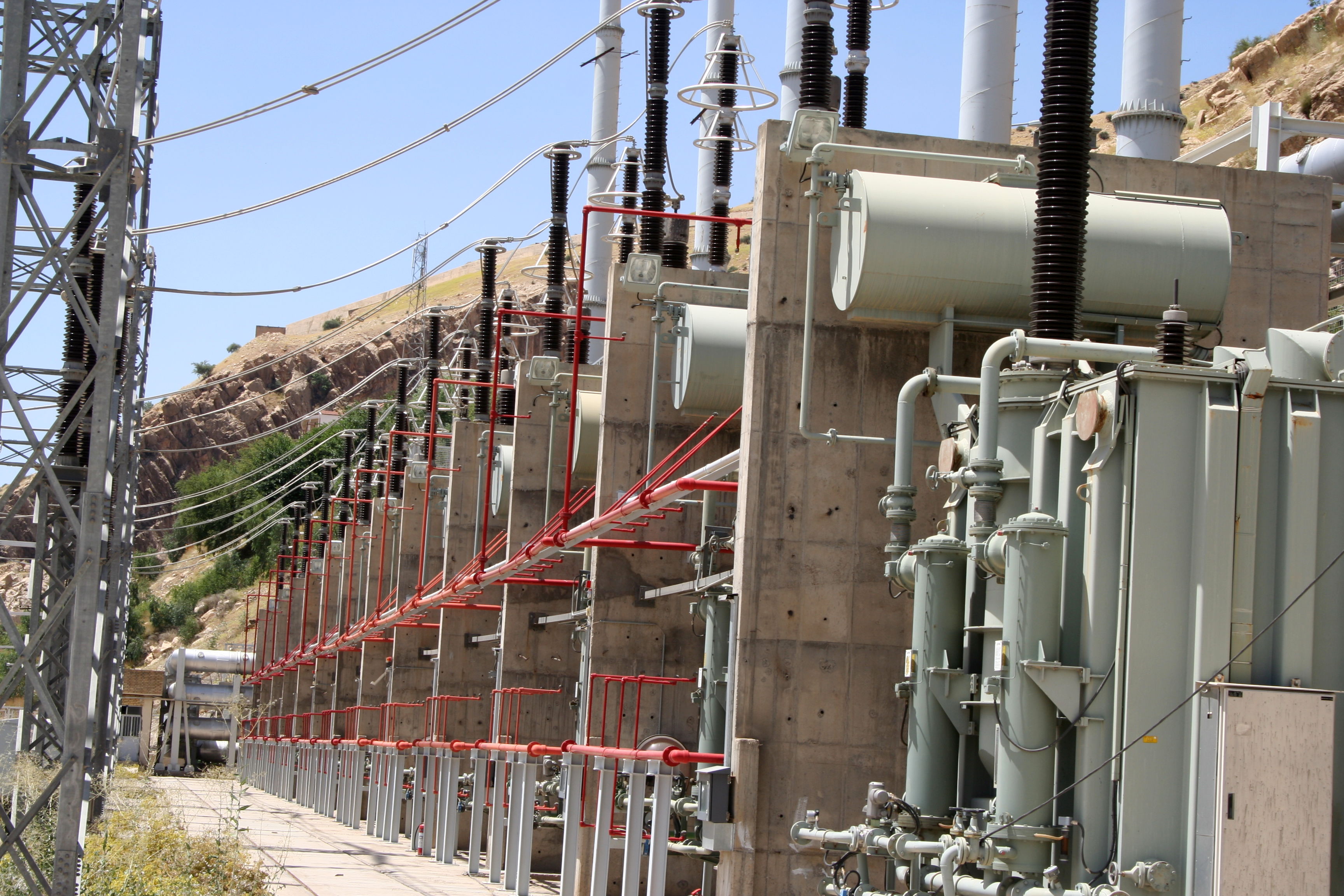 جابجایی و انتقال ترانس یدکی واحد شماره 4 نیروگاه اول سد شهید عباسپور در سریع ترین زمان ممکن 