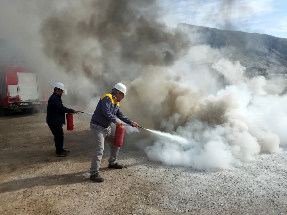  مانور بزرگ آتش نشانی و اطفای حریق در سد شهید عباسپور برگزار شد 
