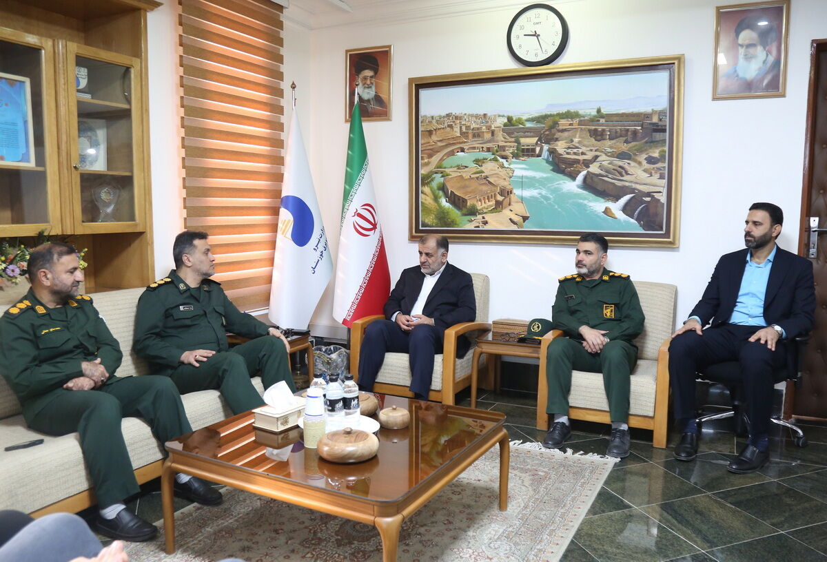 دیدار فرماندهان بسیج با مدیر عامل سازمان آب و برق خوزستان