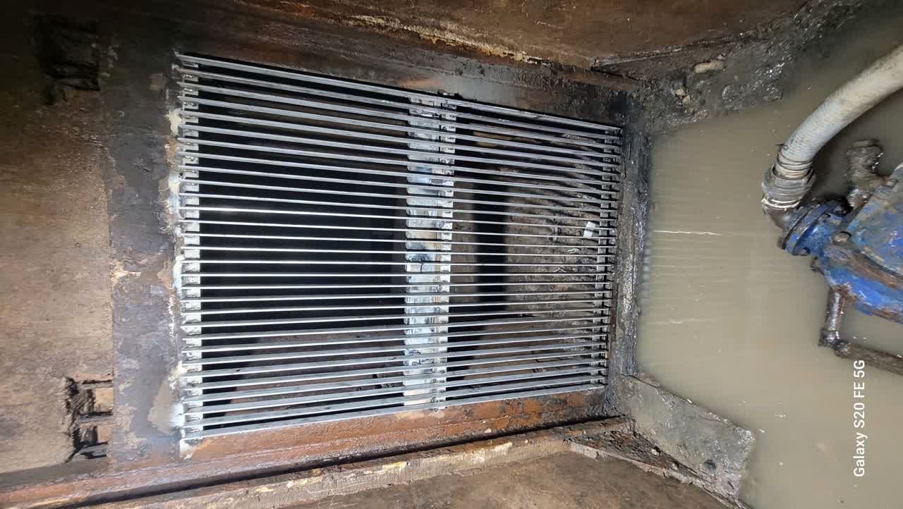 نصب شبکه آشغال‌گیر ثابت در گالری های ایستگاه پمپاژ کوت امیر