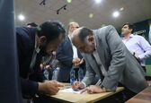 برپایی میز خدمت در ایذه با حضور مدیر عامل سازمان آب و برق خوزستان