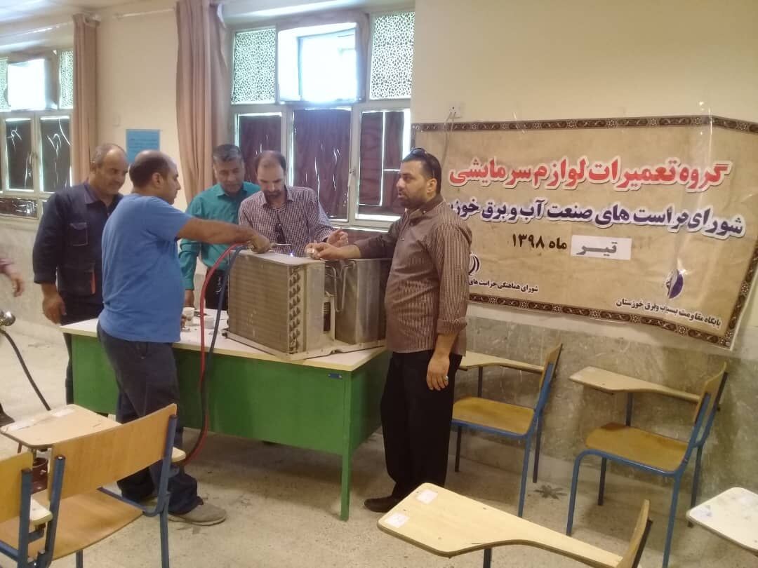 تداوم خدمات رسانی سازمان آب وبرق خوزستان در مناطق سیل زده یکاویه و عنافچه 
