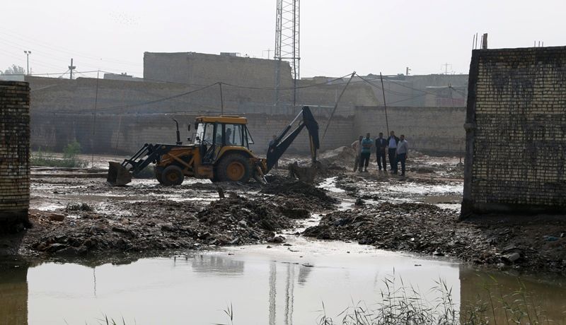   امدادرسانی به اهالی شهرستان کارون در پی آب گرفتگی معابر آن شهر 